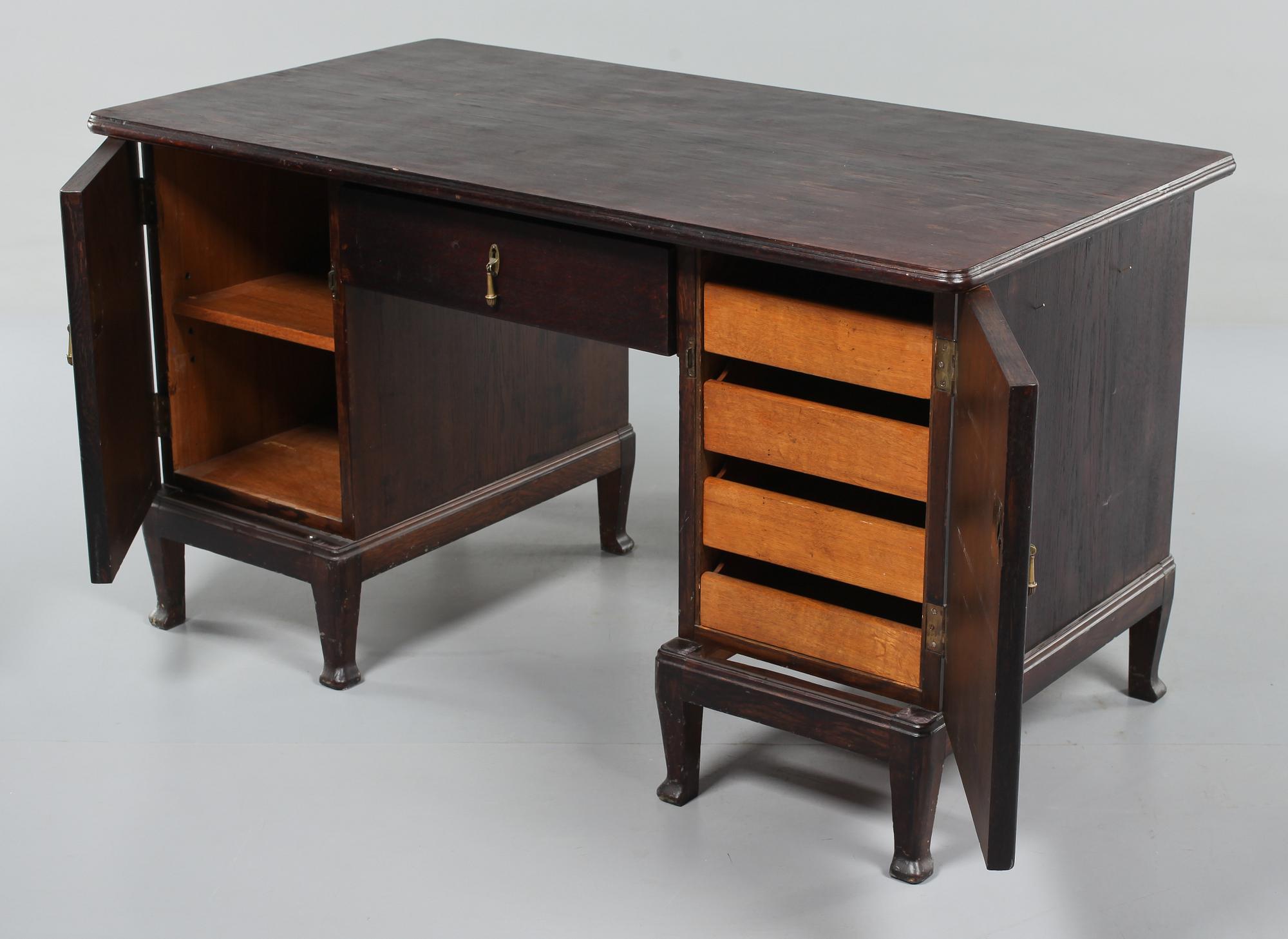 SKRIVBORD, 1900-talets andra kvartal.