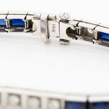 Arm bracelet, 14K white gold with sapphires and brilliant-cut diamonds.