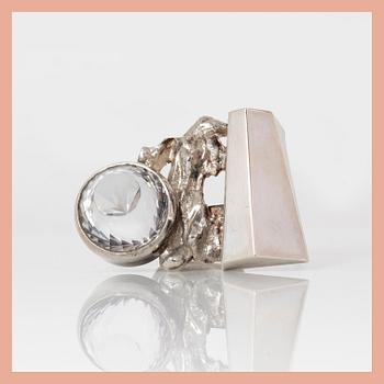 RING, sterling silver med bergkristall, tot ca 27,62 ct, Rolf Karlsson, Grillby, 1982. Total vikt ca 31,09 g.