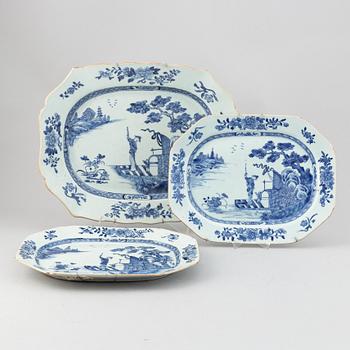 A set of three blue and white matched serving dishes, Qing dynasty, Qianlong (1736-95).