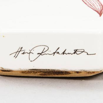 HEINI RIITAHUHTA, hexagonreliefi, posliinia, signeerattu Heini Riitahuhta, 2012.