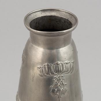 Vas och kandelaber, tenn, jugend, Kayserzinn, Tyskland, tidigt 1900-tal.