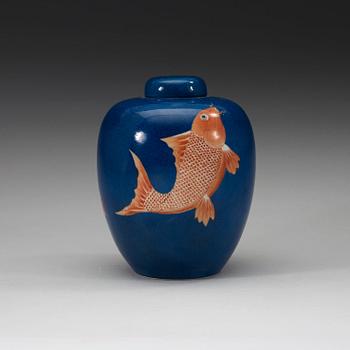 A powder blue jar with cover, late Qing dynasty (1644-1912).