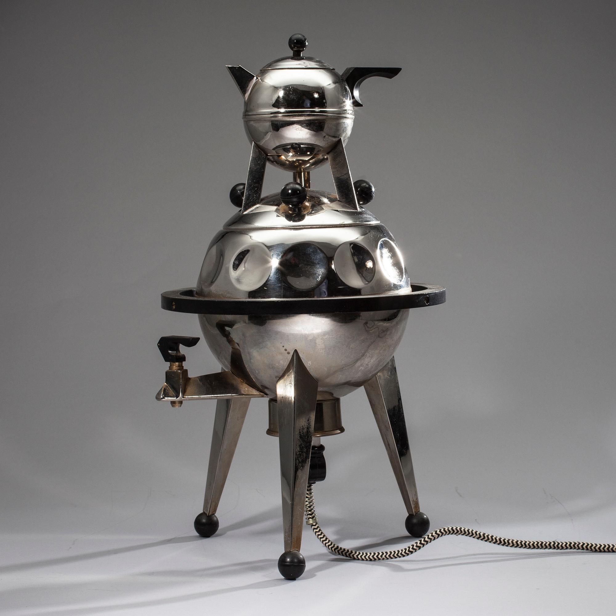 SAMOVAR, stål och bakelit, Sovjetunionen 1970-tal. Märkt bl. a. Minmestprom RSFSR (Минместпром рсфср).