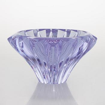 Aimo Okkolin, a "Terälehdet" (Petals) bowl signed Aimo Okkolin Riihimäen Lasi Oy.