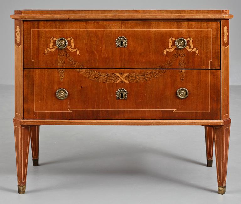 BYRÅ. Gustaviansk stil. 1800-talets slut.