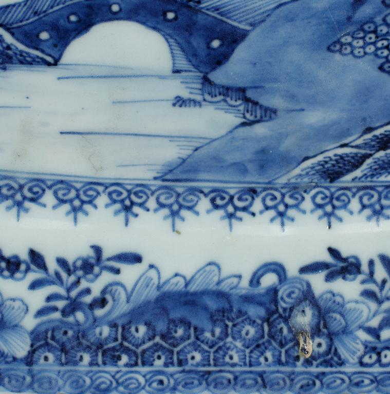 STEKFAT, porslin, Kina, Qianlong, 1736-1795.