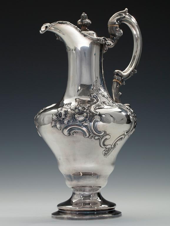 VIINIKANNU, sterling hopeaa. Edinburgh 1843. Korkeus 33 cm. Paino 916 g.