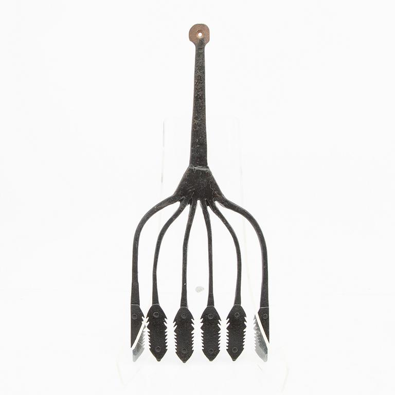 En samling ljuster 14 st 18/1900-tal gjutjärn.