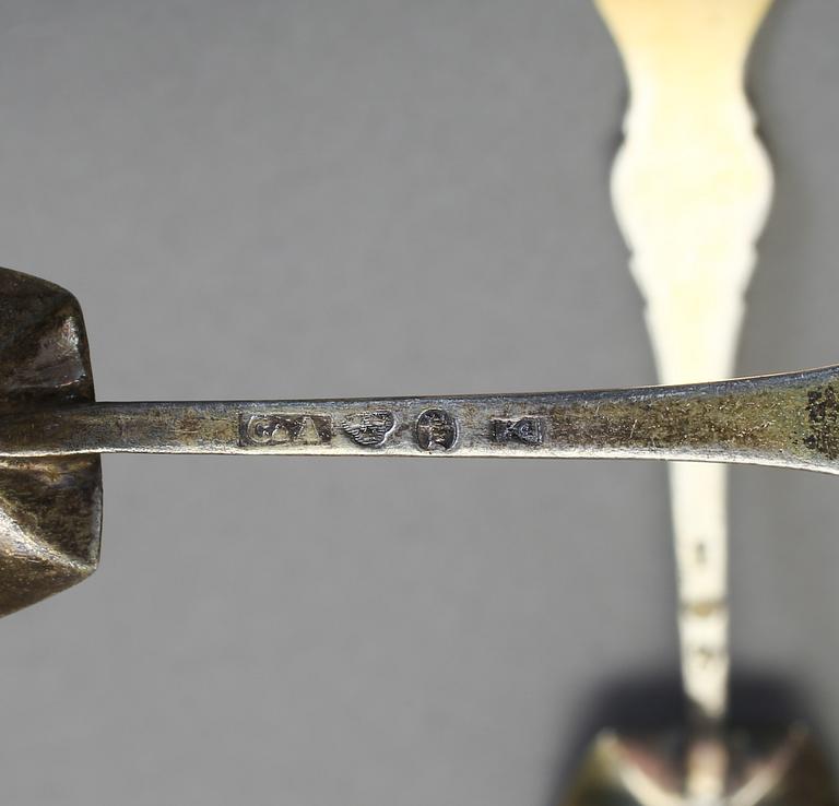 SKEDAR, saltskyfflar, silver, 6 st. vikt 4,9 gram, bl a 1852.