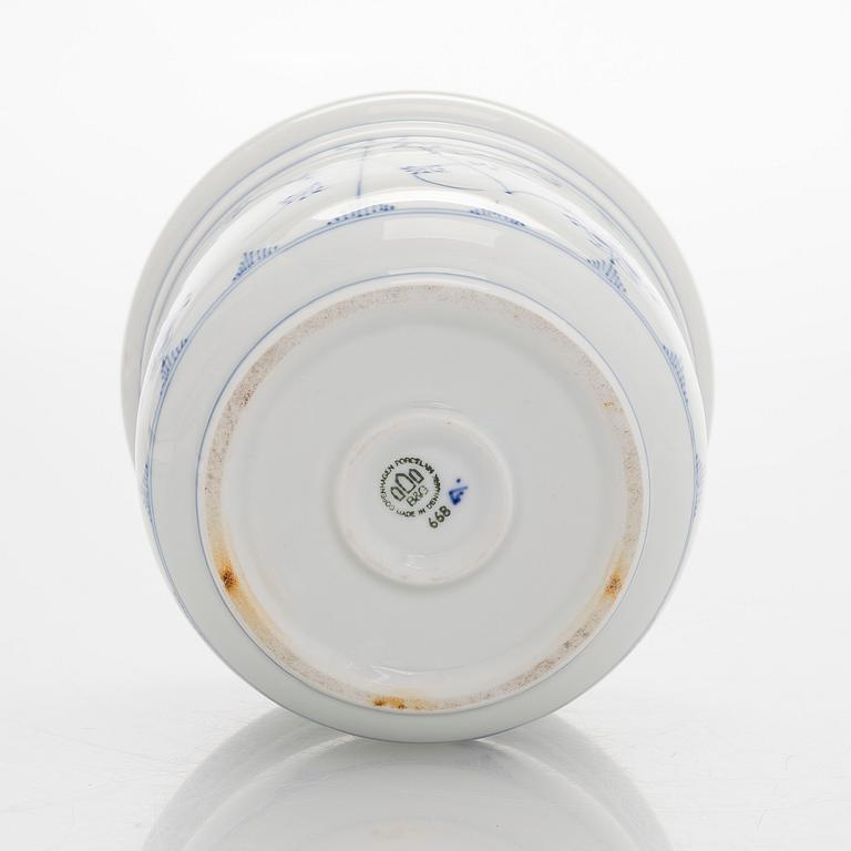 Royal Copenhagen, Kynttilänjalkoja, 2 kpl "Musselmalet" sekä malja B&G, Tanska.