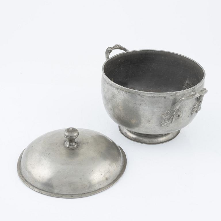 A Swedish 19th century pewter tureen, mark of Johan Fredrik Gellerstedt, Härnösand 1834.