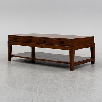 An oak coffee table, English style, late 20th Century.