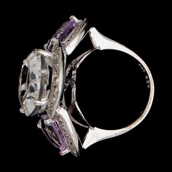 RING, sterlingsilver, vita topaser tot ca 20.00 ct, ametister tot ca 5.00 ct.
