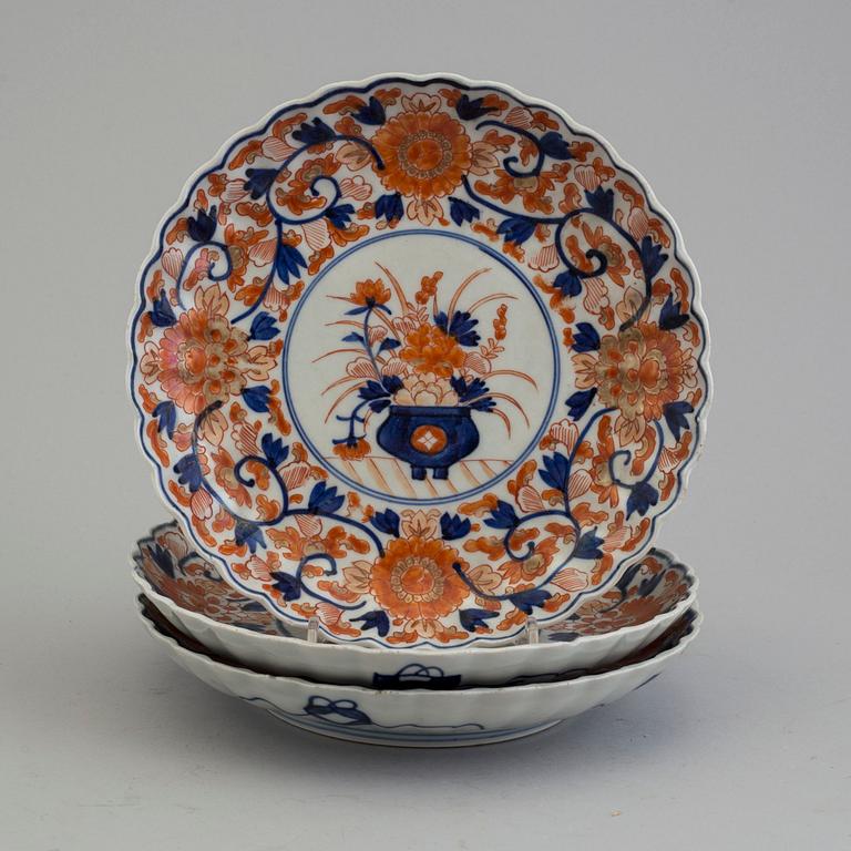 Three imari dishes, Japan, Meiji (1868-1912).