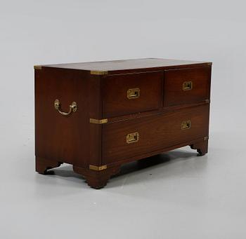 BYRÅ, engelsk stil, 1900-talets fjärde kvartal.