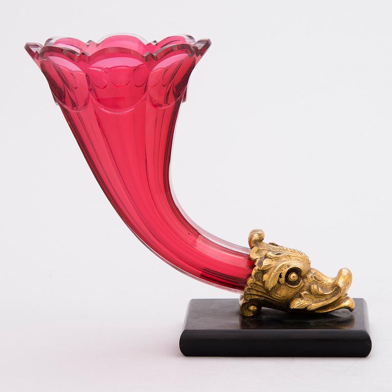 YMNIGHETSHORN / RHYTON, sannolikt Kejserliga Glasfabriken, Ryssland 1800-talets första hälft.
