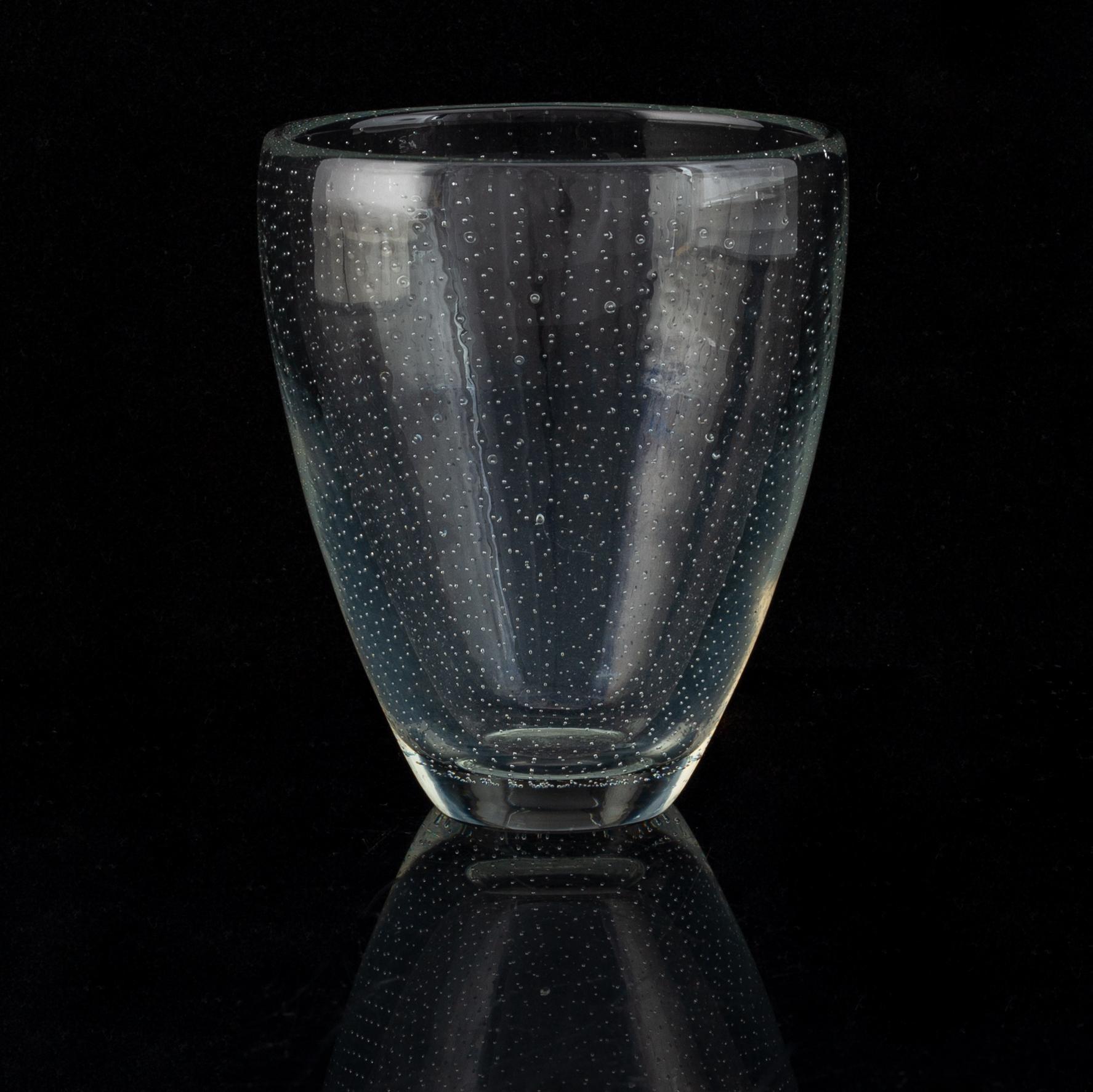 Gunnel Nyman, glass vase,  Nuutajärtvi Notsjö.