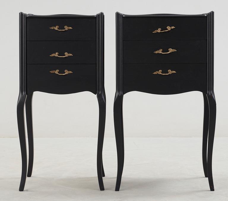 BYRÅER, 2st, snarlika, rokokostil, 1900-talets andra hälft.