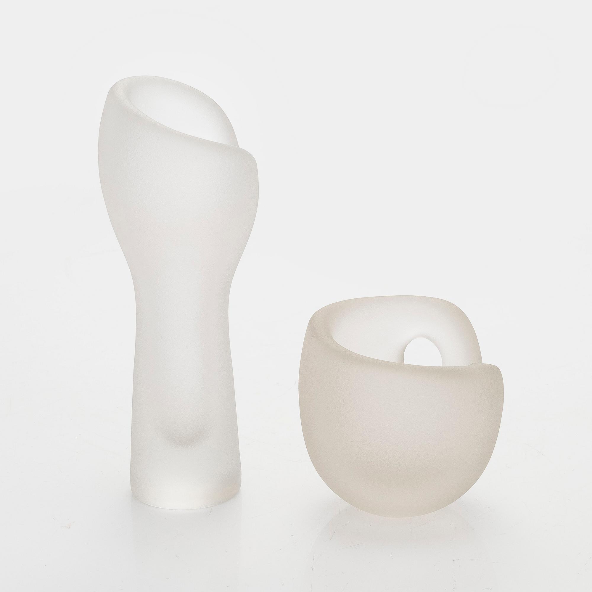 Timo Sarpaneva, a vase and bowl, "Hiidennyrkki" and "Hiidenkirnu", glass, signed Timo Sarpaneva Iittala.