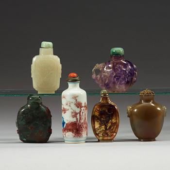 A set of six Chinese snuff bottles.