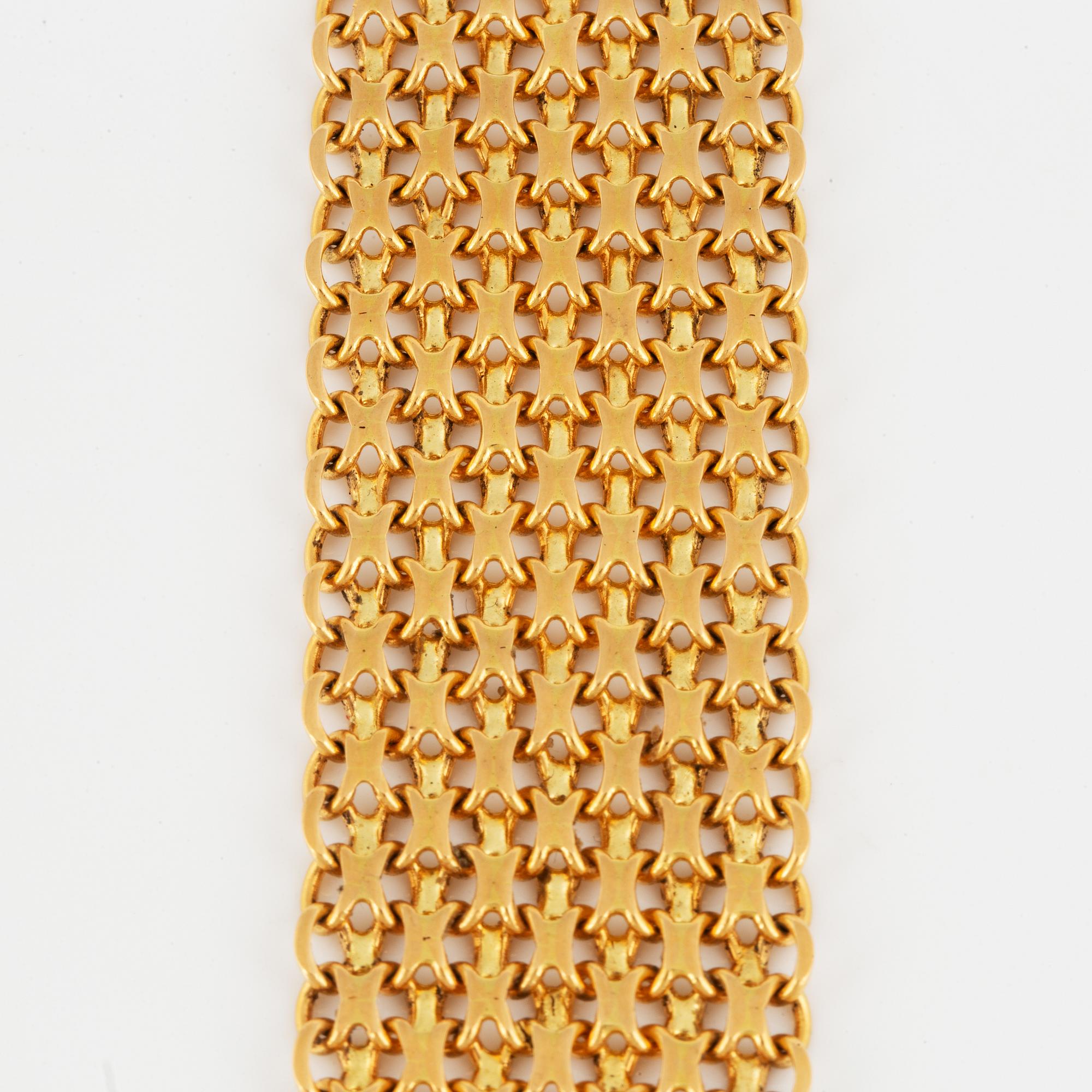 18K gold bracelet.