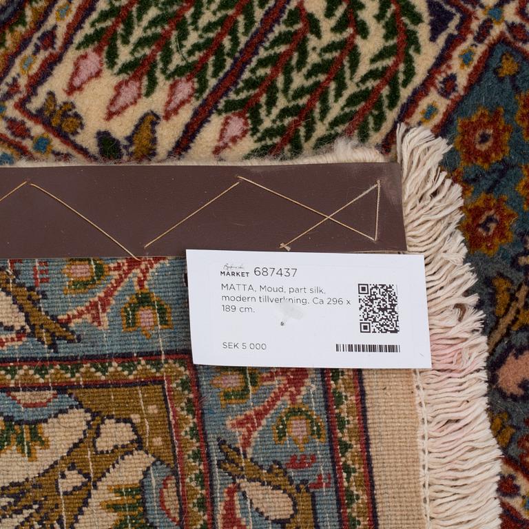 MATTA, Moud, part silk, modern tillverkning. Ca 296 x 189 cm.