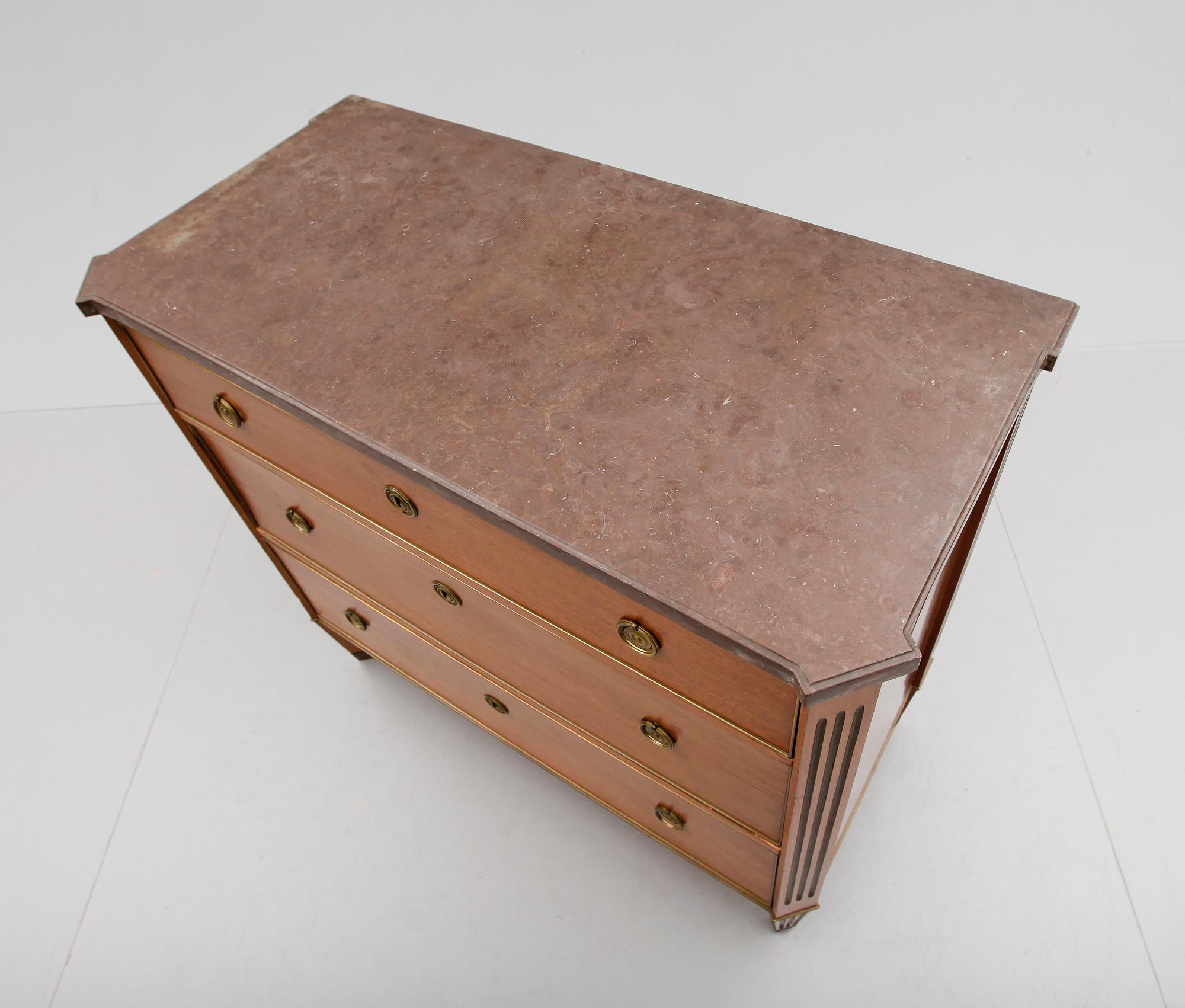 BYRÅ, gustaviansk stil, sent 1800-tal.