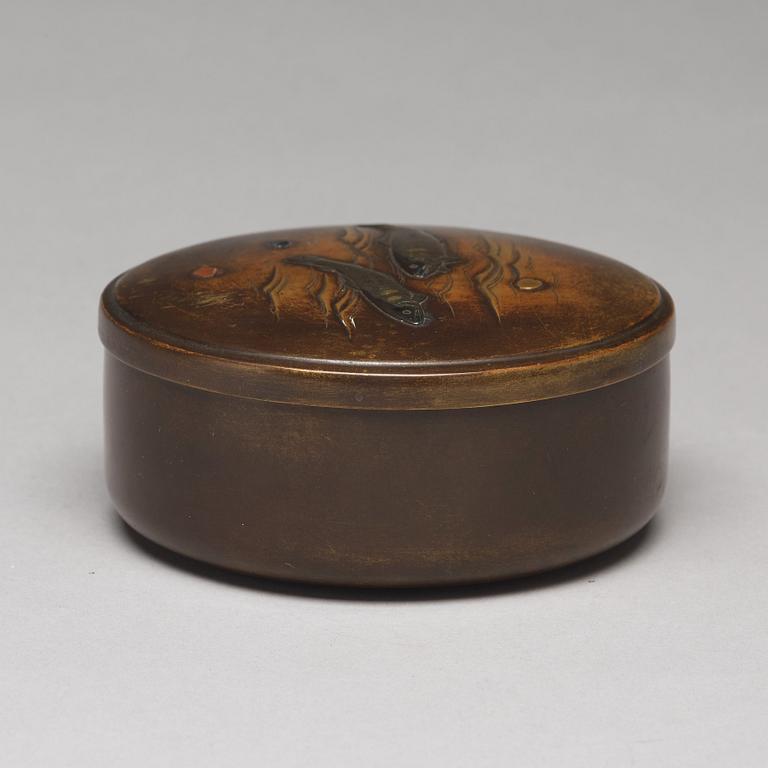 A Japanese patined bronze box with cover, Edo period, attributed to Kawarabayashi Hidekuni (1825-1891).