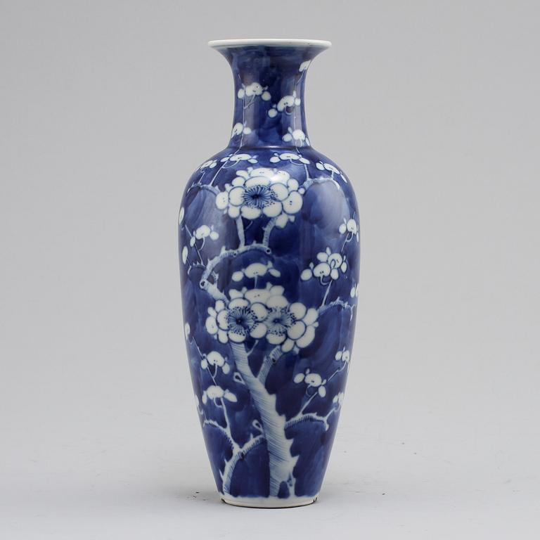VAS, porslin, Kina, Kanxistil, 1900-tal.