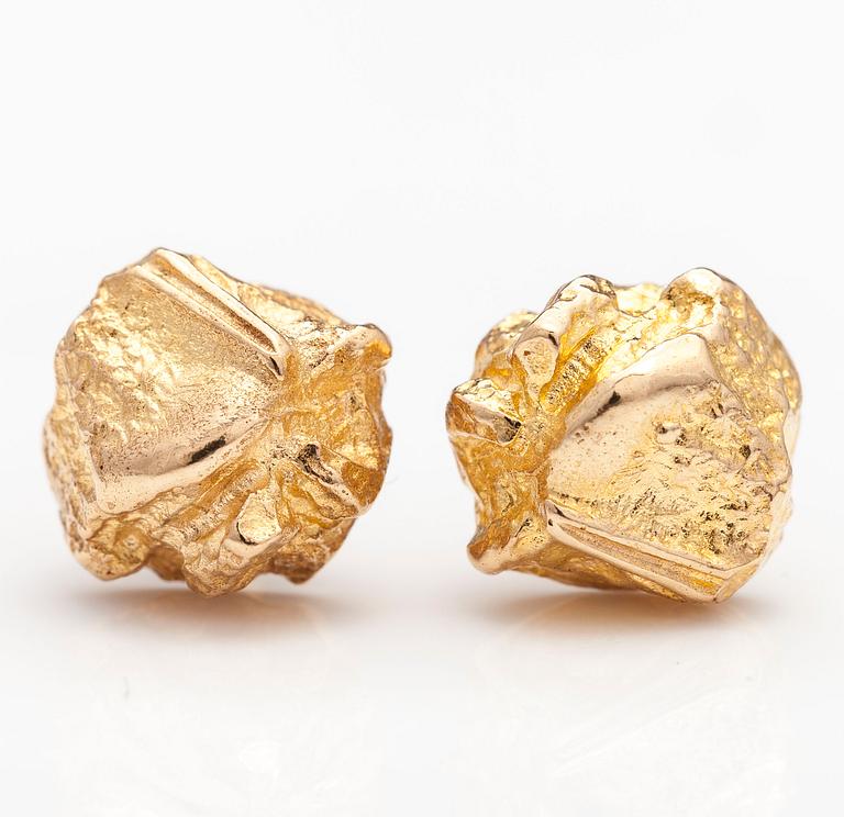 BJÖRN WECKSTRÖM, A pair of 14K gold earrings "Nugget". Lapponia.