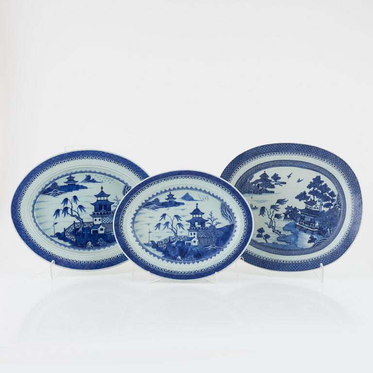 Serveringsfat, 3 st, porslin, Kina, Jiaqing (1796-1820).