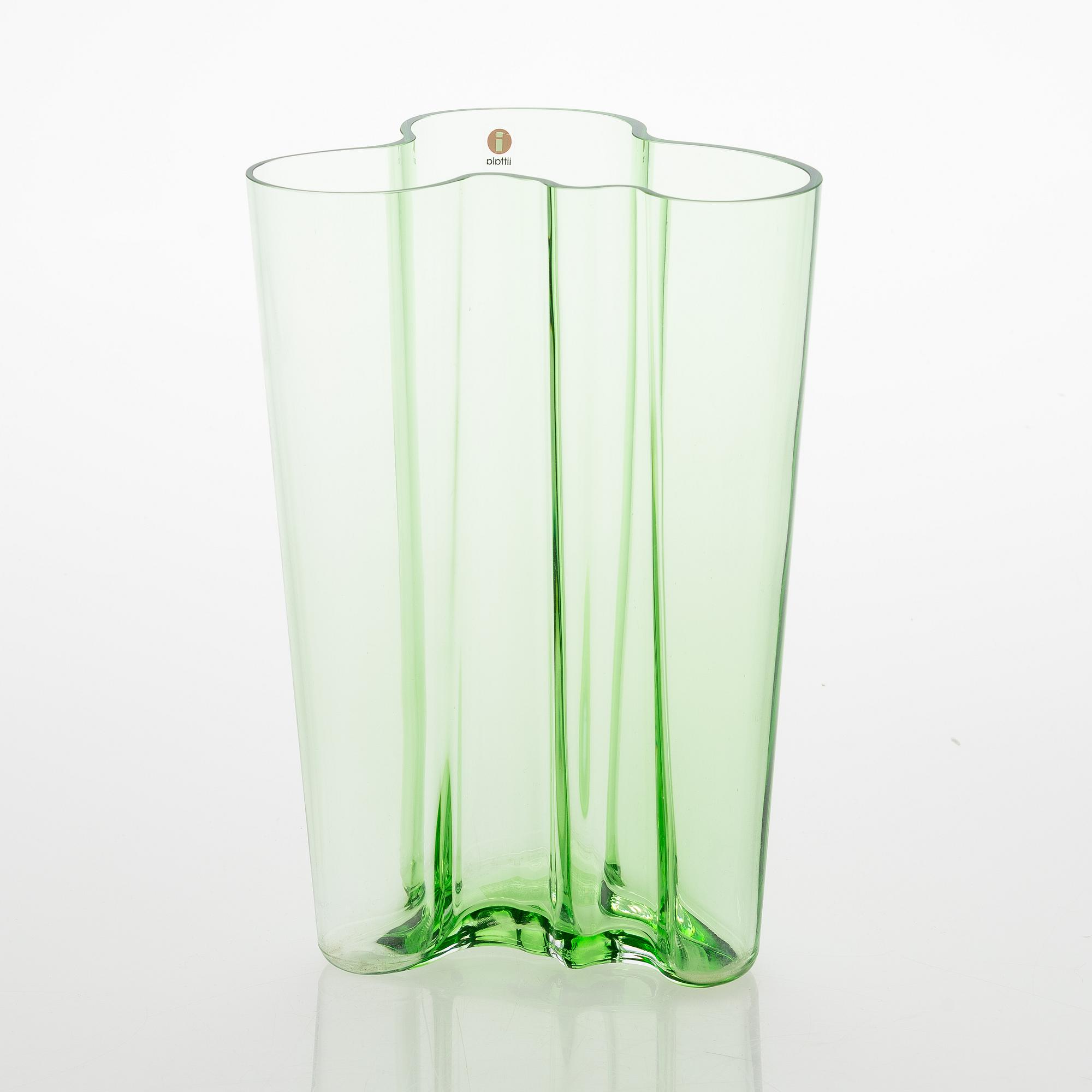 Alvar Aalto, a '251' vase signed Iittala.