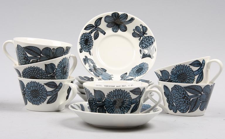 TEKOPPAR med FAT, 6 st. Benporslin, "Blå Aster", Stig Lindberg, Gustavsberg, 2000-tal.
