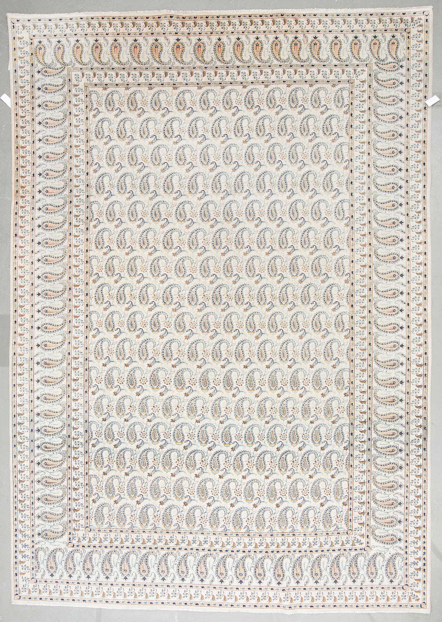 MATTA, möjligen Ghom. Ca 397x277 cm.