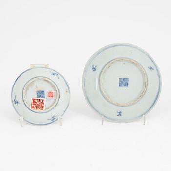 A group of 12 Chinese porcelain small dishes, late Qing dynasty, late 19th Century or around the year 1900.