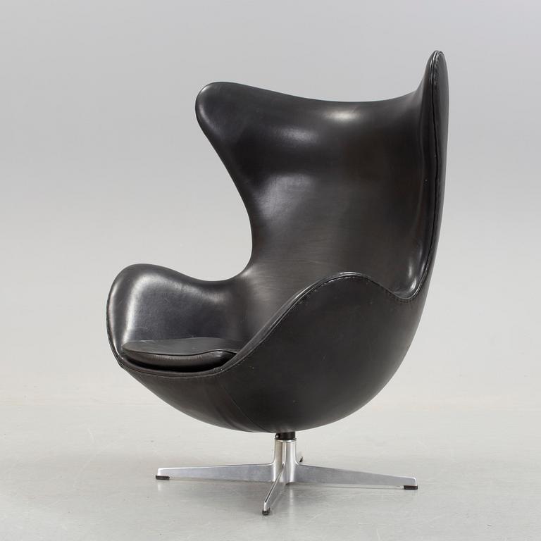 ARNE JACOBSEN, fåtölj, "Ägget", Fritz Hansen, Danmark, 1960-tal.