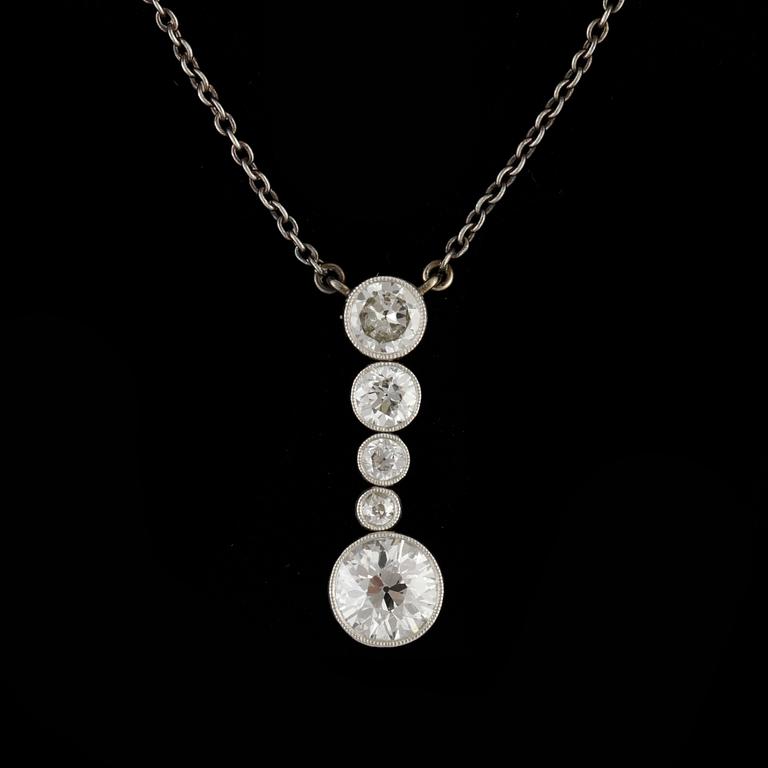 HALSSMYCKE, silver och 18k vitguld med gammalslipade diamanter en ca0,80ct samt 4 diamanter tot ca0,53ct.