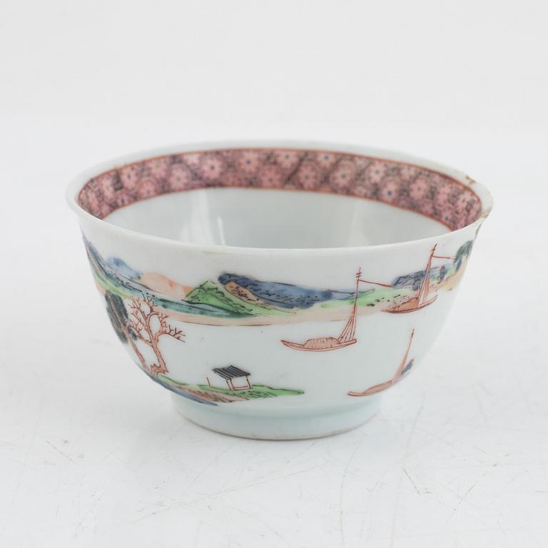 Two porcelain cups, China and Japan, 18th and 20th century.