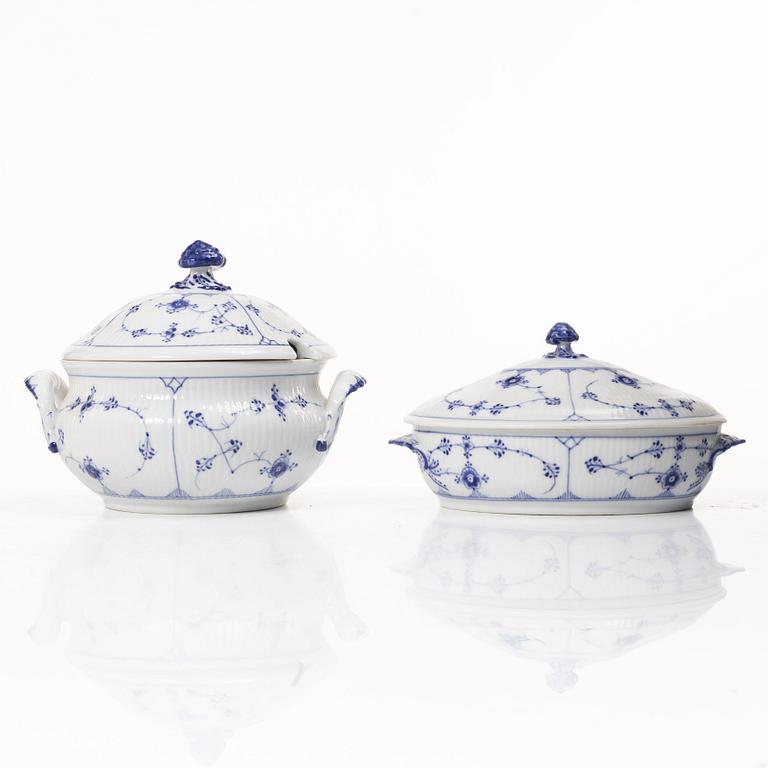 Royal Copenhagen, terriner 2 st, "Musselmalet", riflet, Danmark, 1890-1922.