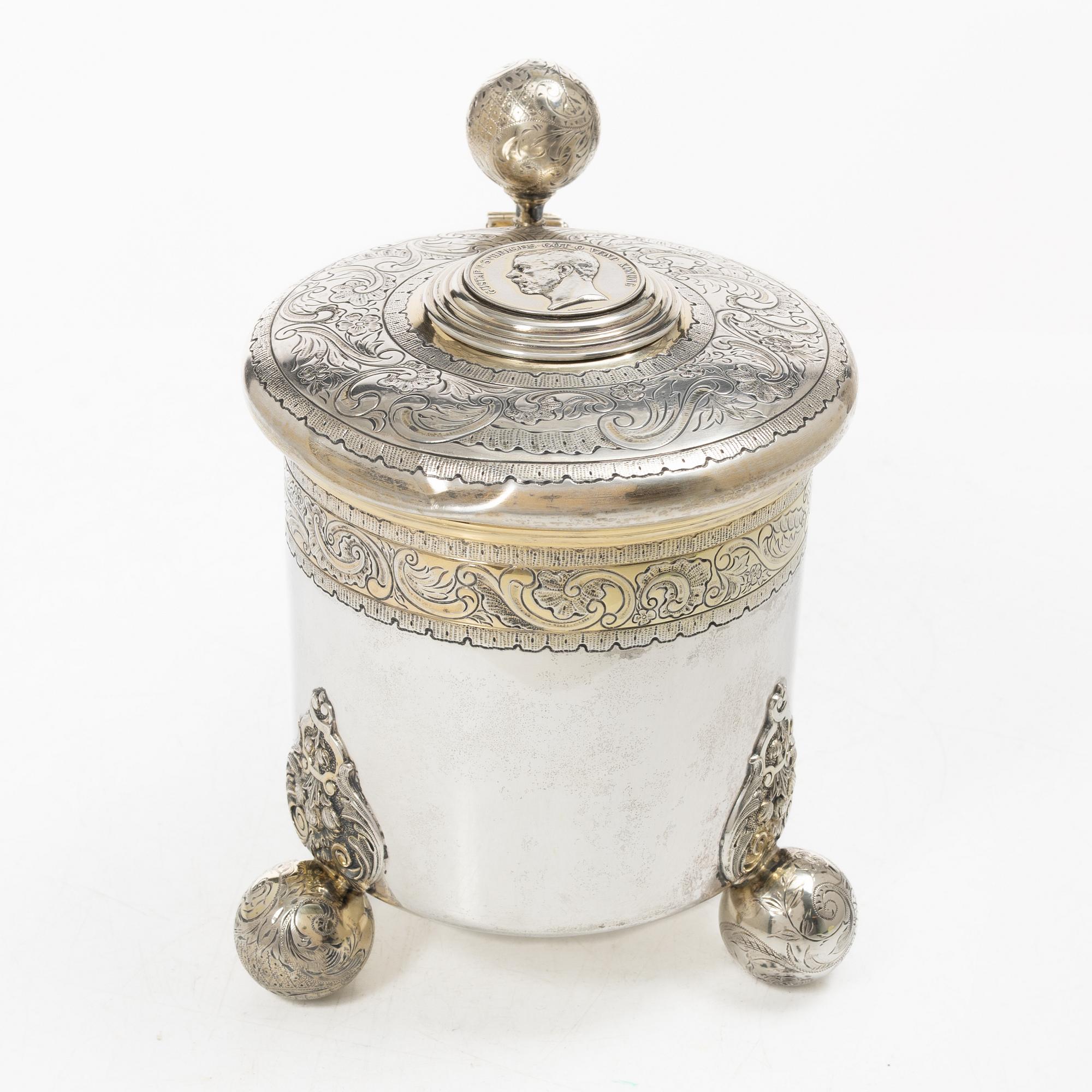 C.G. Hallberg, Dryckeskanna, silver, Stockholm 1928.