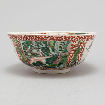 A famille verte bowl, Qing dynasty, late 19th century.
