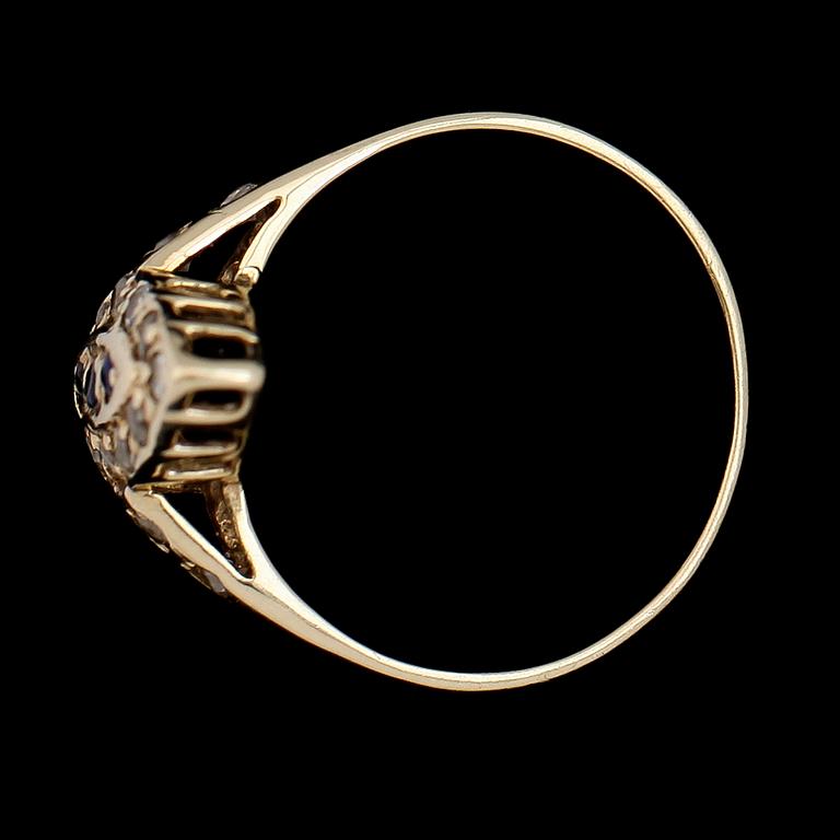 RING, 14K guld, safirer och diamanter.