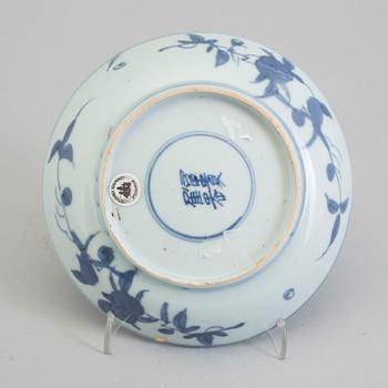 A blue and white dish, Ming dynasty (1368-1644).