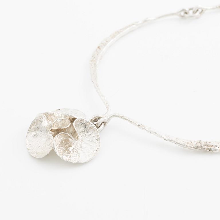 Theresia Hvorslev, neck ring, collar, silver.