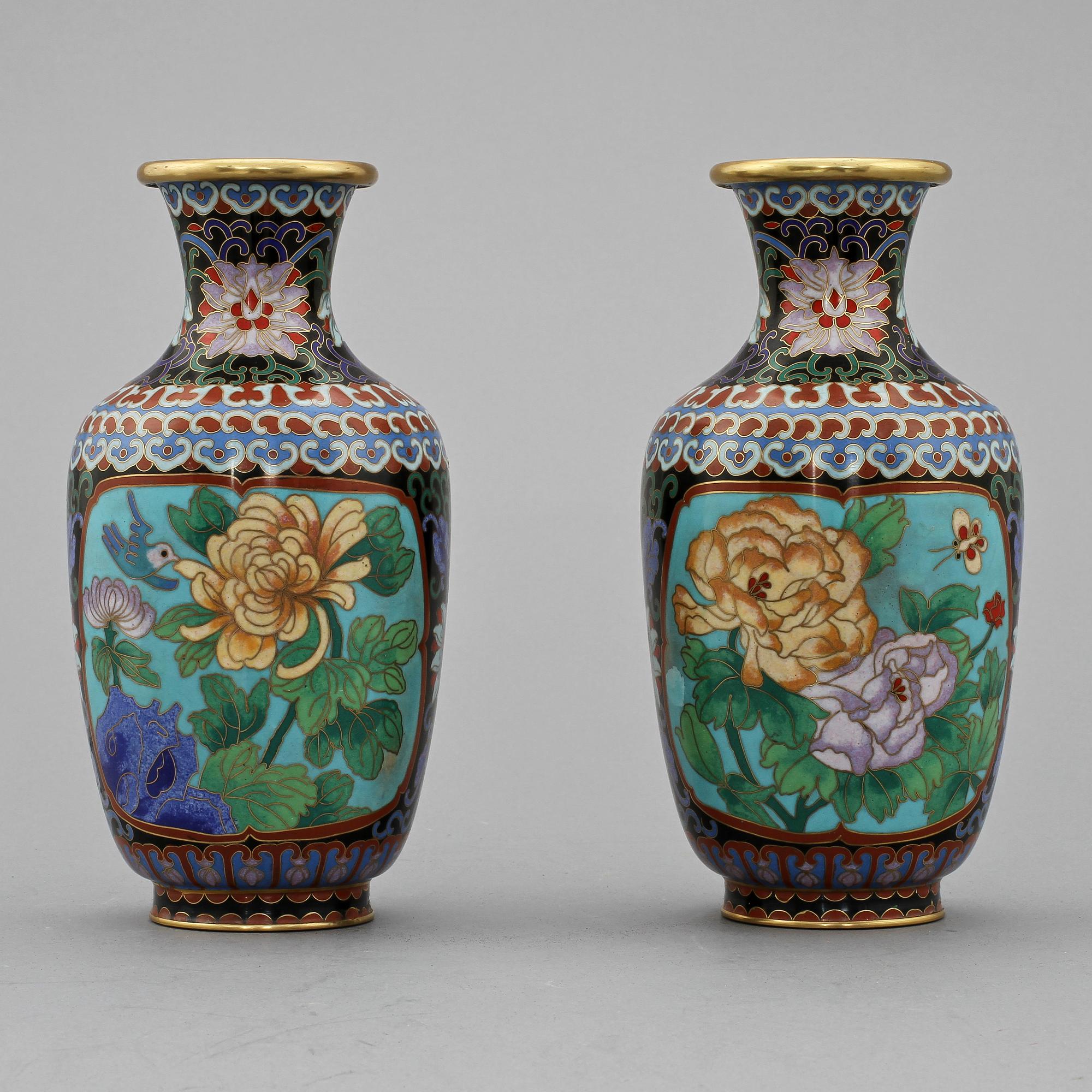 VASER, ett par, cloisonné, Kina, 1900-tal.