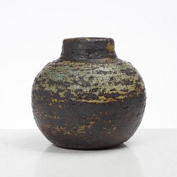 Annikki Hovisaari, a chamotte stoneware vase, Arabia, Finland 1960s.