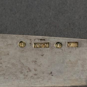 Smörknivar 2 st samt fruktknivar 12 st (10-2), silver och ebenhots. 1800-tal.
