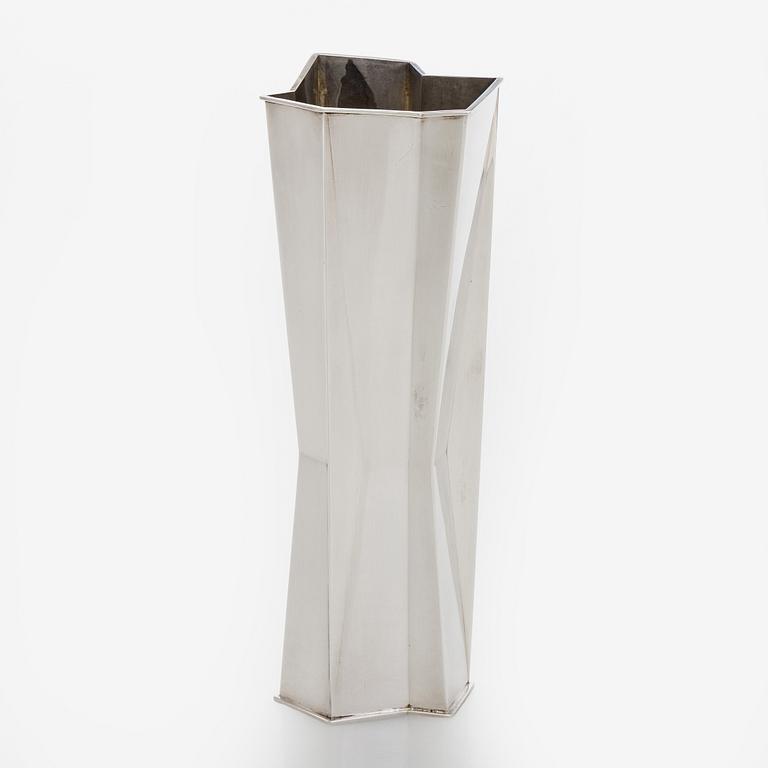 Tapio Wirkkala, A silver vase, model TW 6-3, Kultakeskus, Hämeenlinna 1963.