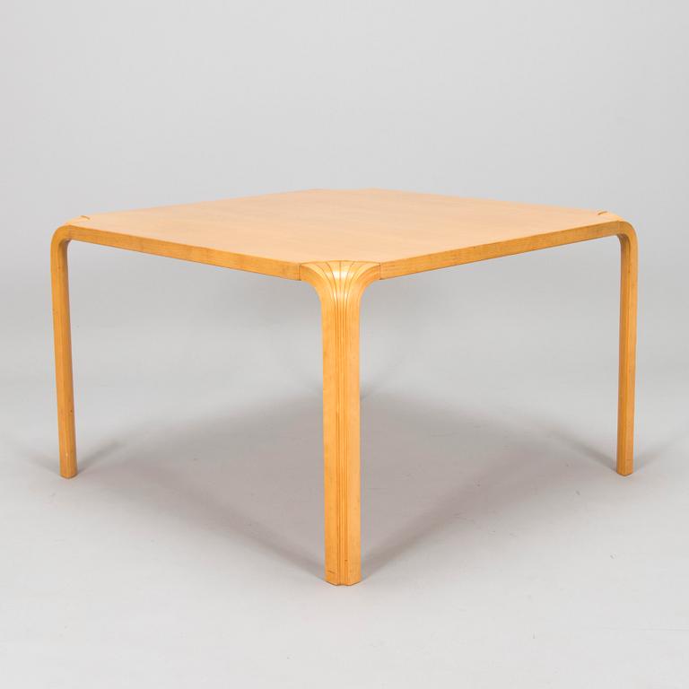 Alvar Aalto, soffbord, modell MX800B, Artek 1960-tal.